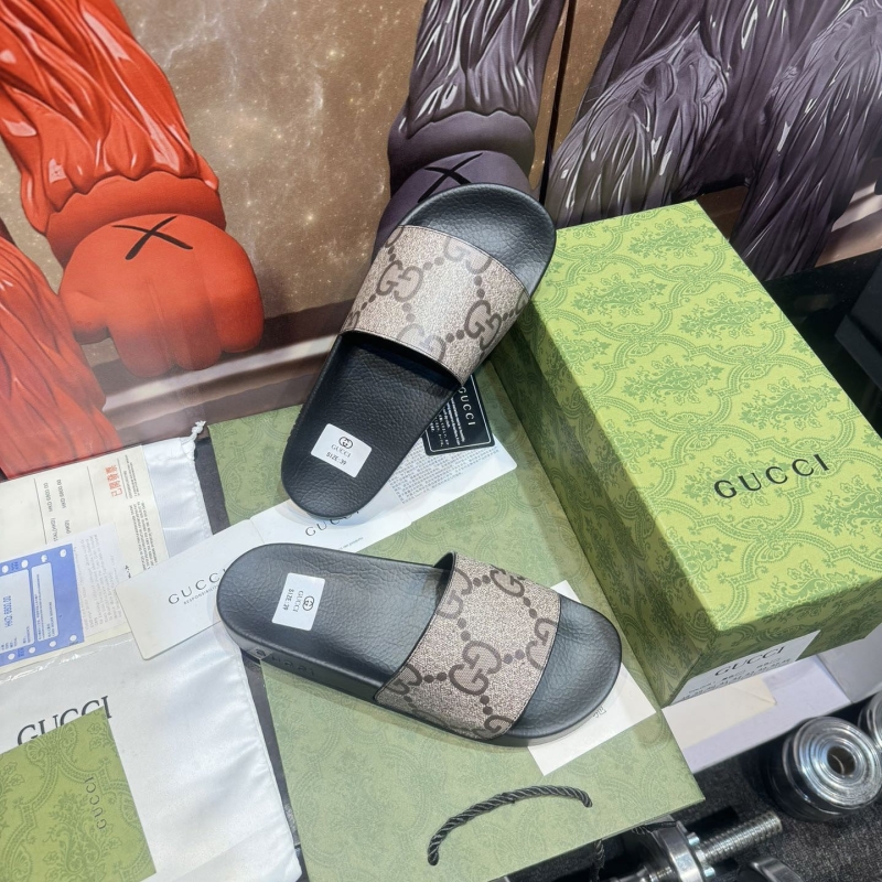 G*u*i slippers
